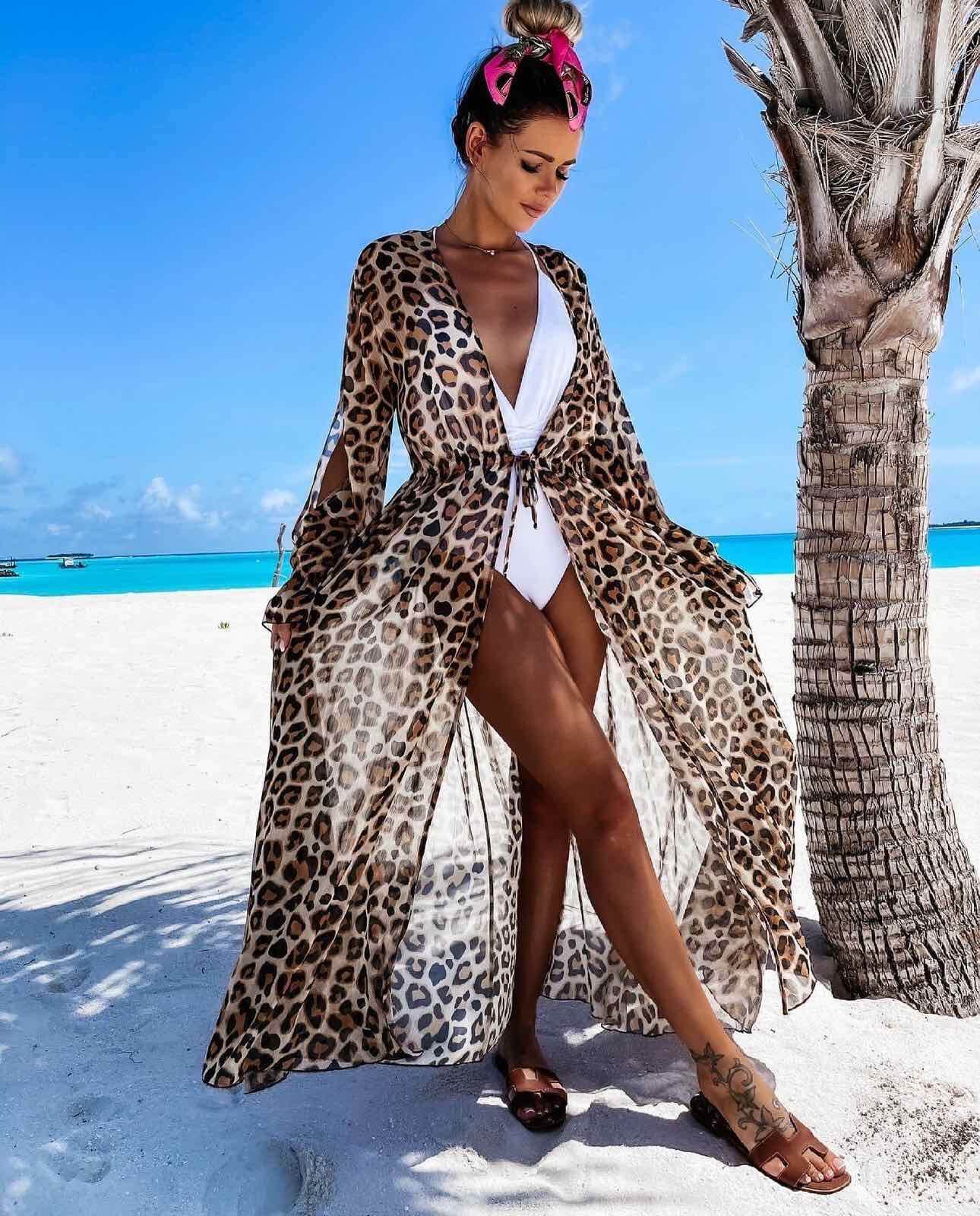 Köpenyek és ruhák a strandra